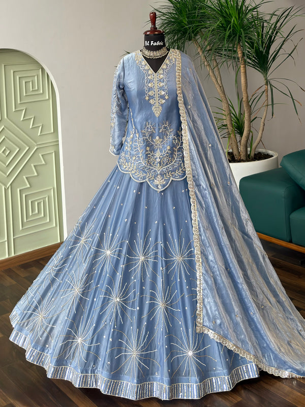 lehenga dress designs Moledro: Tia Lehenga | Buy Bridal Wear Online in New York | Red bridal  lehenga